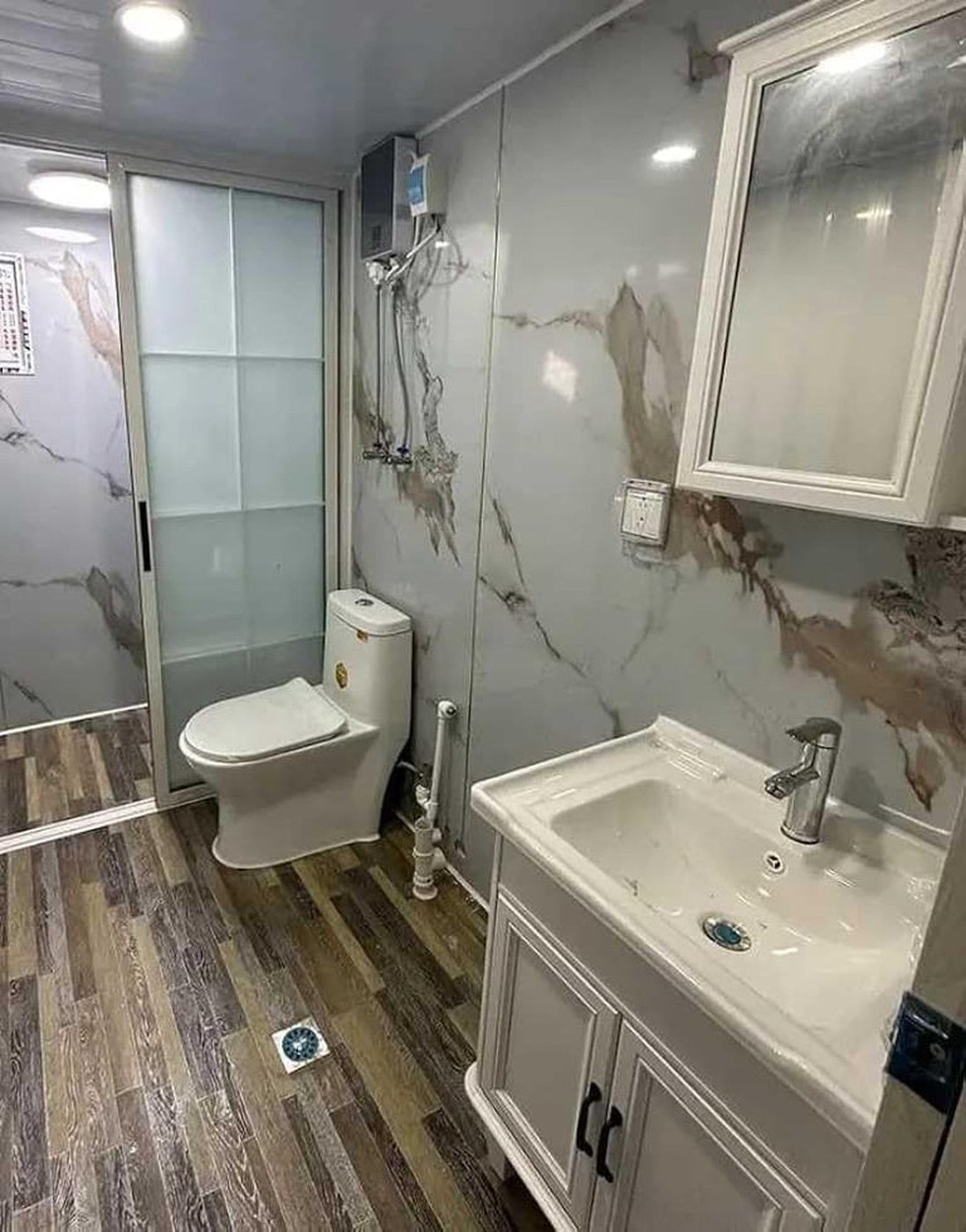 40ft Luxury 3 Bedroom Foldable Container Home - 1 Living Room, 1 Bathroom & Kitchen, Prefab Mobile House Easy Setup - Image 4