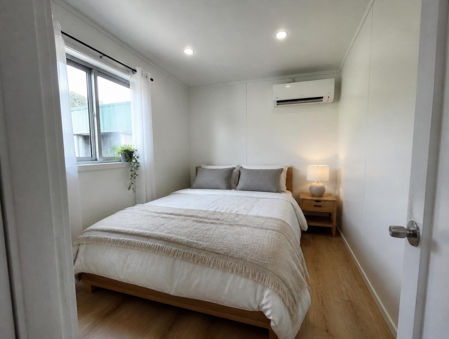 Luxury 40ft prefab container house with easy-folding sandwich panels - Image 13