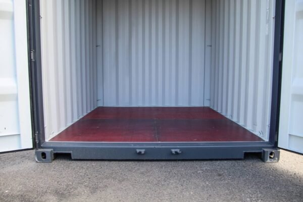 10-hc-shipping-container-mc-containers-12-1536x1024-1.jpg 10' HC ISO shipping container