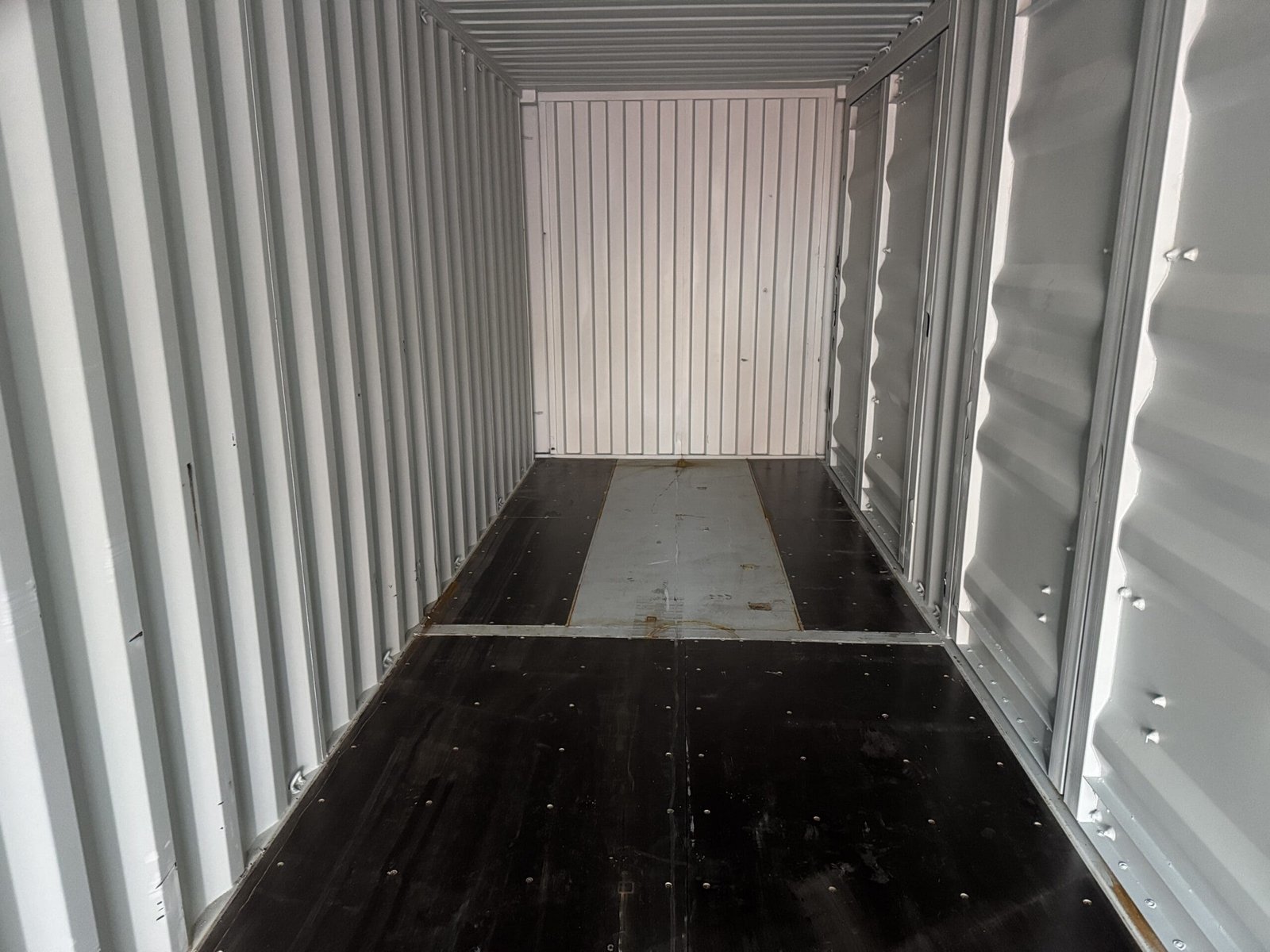 40ft New High Cube Shipping Container - Wind & Watertight - Gray - Unit YLEU251599-1 - Image 7