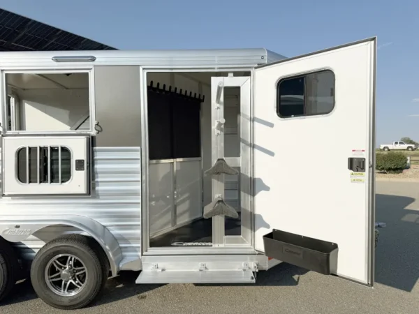 1072c40b0caaf0c1.webp 2026 Cimarron Norstar 2HBP Horse Trailer