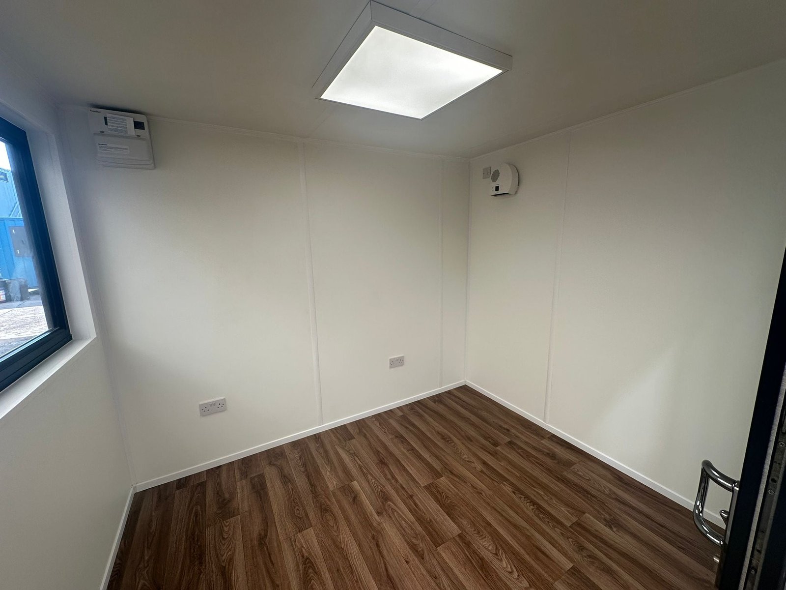 10x8 ft - CUSTOM OFFICE / GARDEN ROOM - Open Plan - Portable Building - Picture Window - No 1455 - Image 10