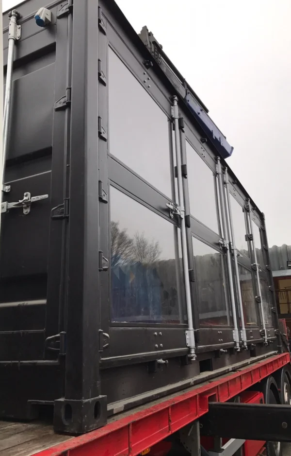 20ft-Container-With-Glass-Windows-efer-1.webp 20ft Shipping Container With Glass Windows