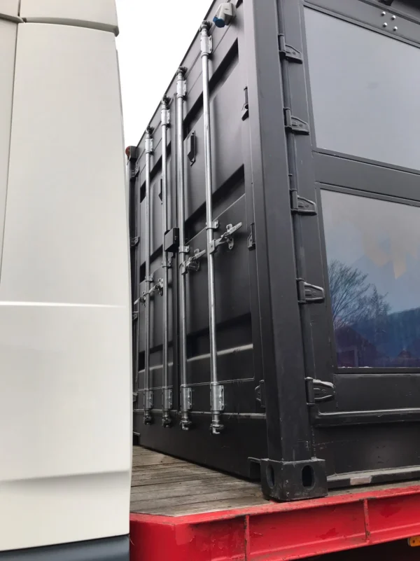 20ft-Container-With-Glass-Windows-xwed-1.webp 20ft Shipping Container With Glass Windows
