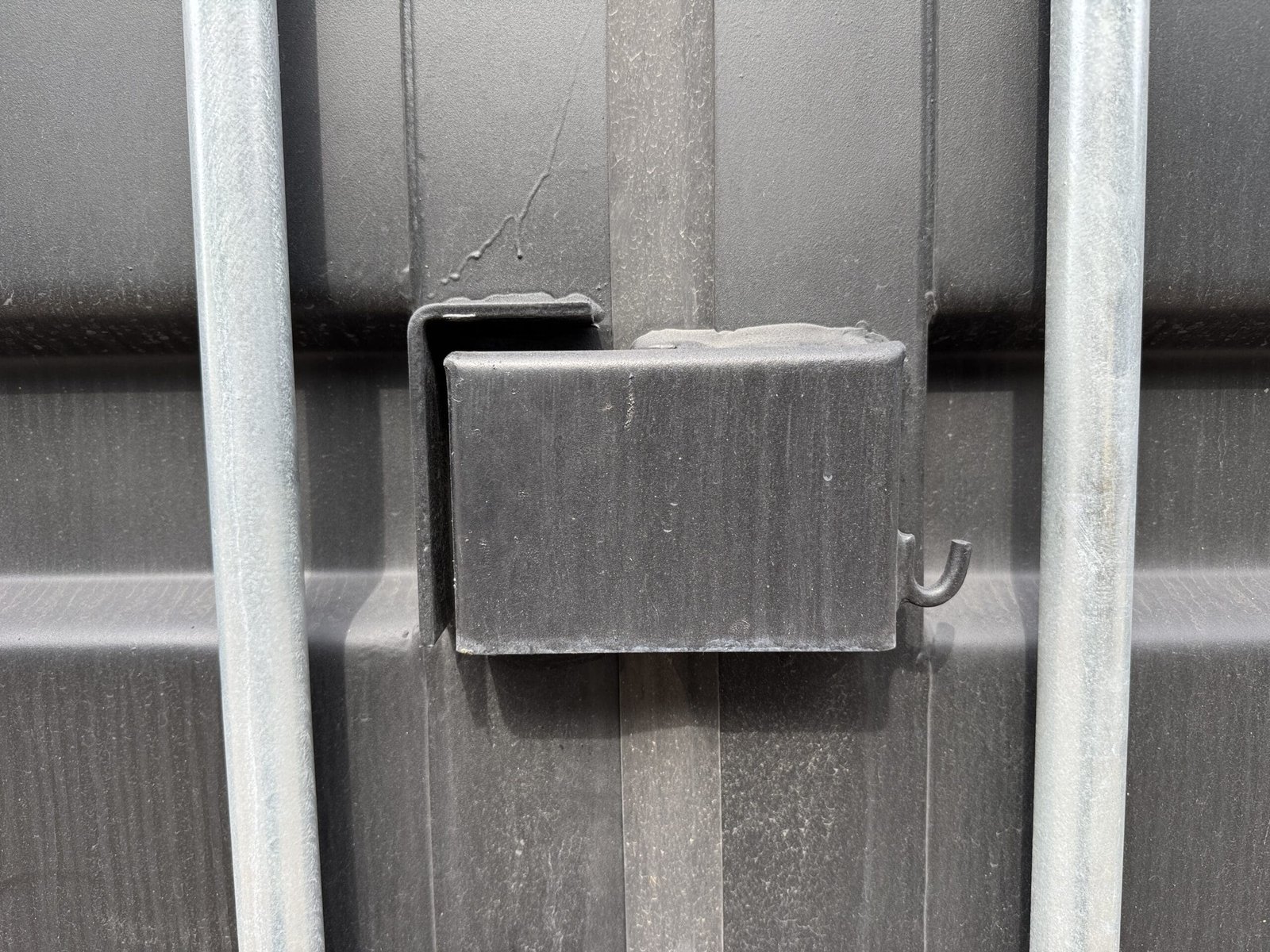 20ft New High Cube Shipping Container - Wind & Watertight - Black - Unit OBSU740110-5 - Image 5