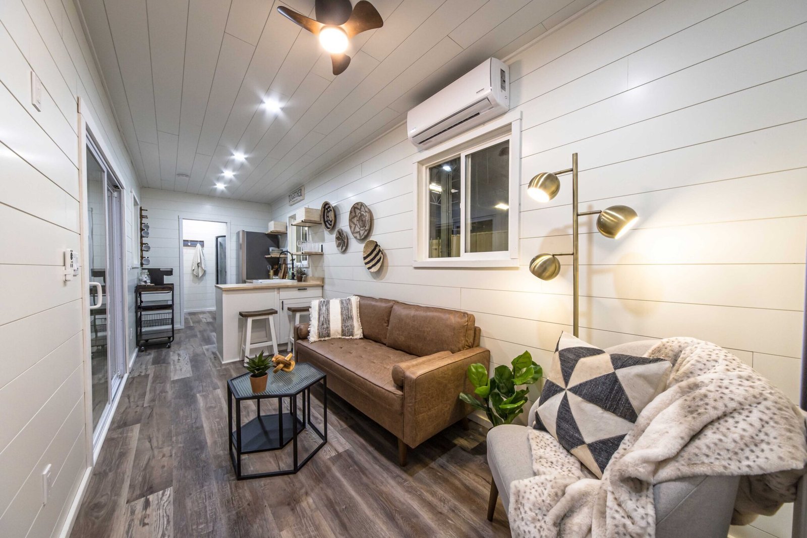 40ft Kennedy Luxury Container Home | 1 Bed 1 Bath Prefab Shipping Container House - Image 10