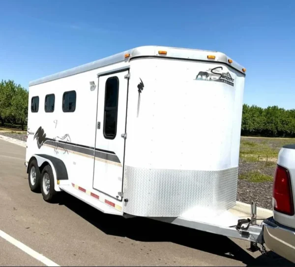 436221346_122144449670180202_8879227146314555757_n.webp 1999 Sundowner 3 Horse Trailer