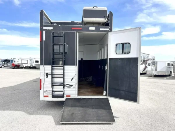 Used 2013 Bloomer 4 Horse 16' LQ, 7'Slide, Air Ride, Pod, Mister/Water Sys Air ride, HWH Slide, Integrated Pod