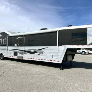 Used 2013 Bloomer 4 Horse 16' LQ, 7'Slide, Air Ride, Pod, Mister/Water Sys Air ride, HWH Slide, Integrated Pod