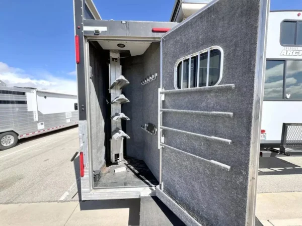 Used 2013 Bloomer 4 Horse 16' LQ, 7'Slide, Air Ride, Pod, Mister/Water Sys Air ride, HWH Slide, Integrated Pod