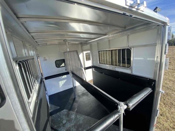 New2026 Sundowner CHARTER TR SE 2H BP Horse Trailer