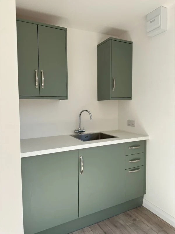 7.5-x-3m-Office-with-kitchenetteWC-2dde-1.webp 7.5 x 3m Office with Kitchenette and WC - Modular Shipping Container Workspace