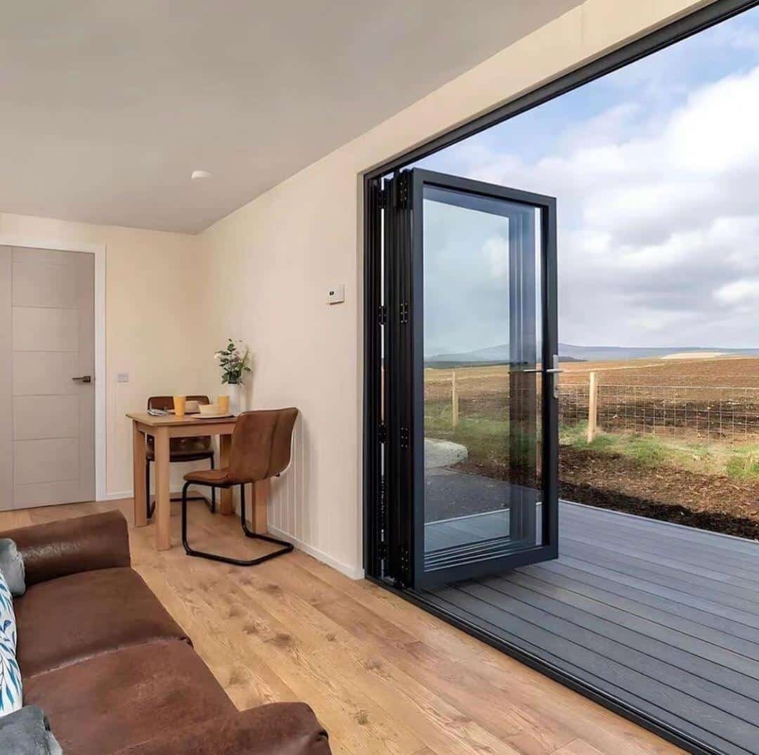 Modern Single-Storey Container House with Spacious Deck, Fully Furnished Portable Tiny Home, Disaster-Resistant Prefab Family House - Image 5