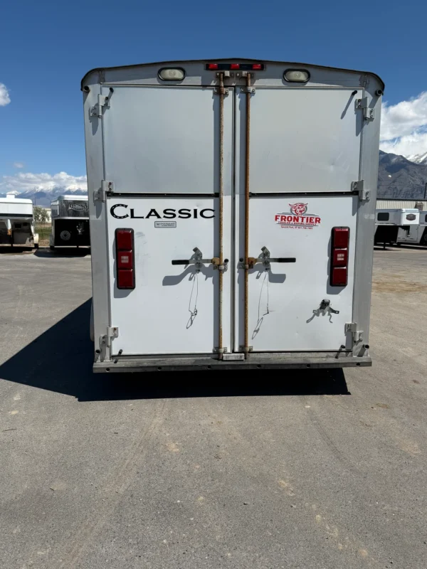 C2D8E713-4CD4-4D26-8219-405EC1899F9D.webp 2003 Classic Cavalier 3 Horse Bumper Pull