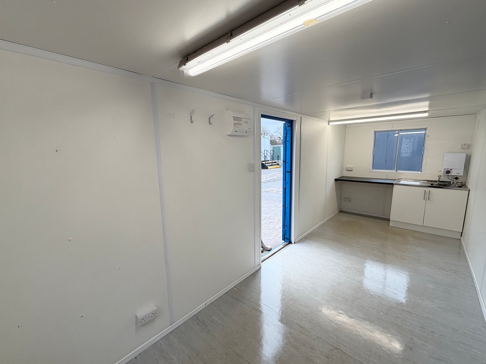 21x8ft - Canteen - Building Site Accommodation - Portable Anti-Vandal - Image 9