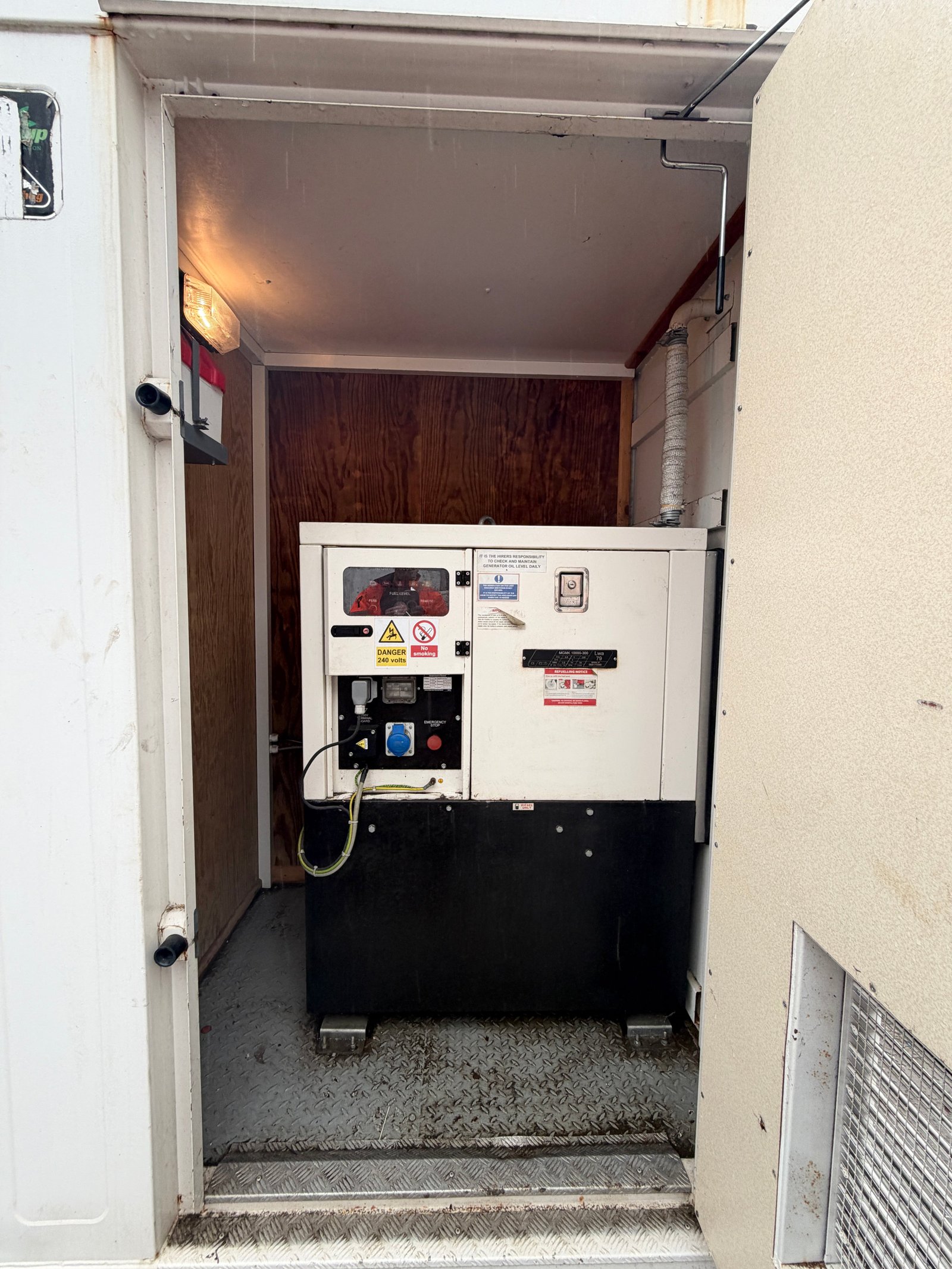 20x9ft - Static Welfare Unit - Toilet, Canteen, Drying Room & Generator 9KVA - Welfare - Anti-Vandal - Building Site Accommodation - Portable Anti-Vandal - Image 17