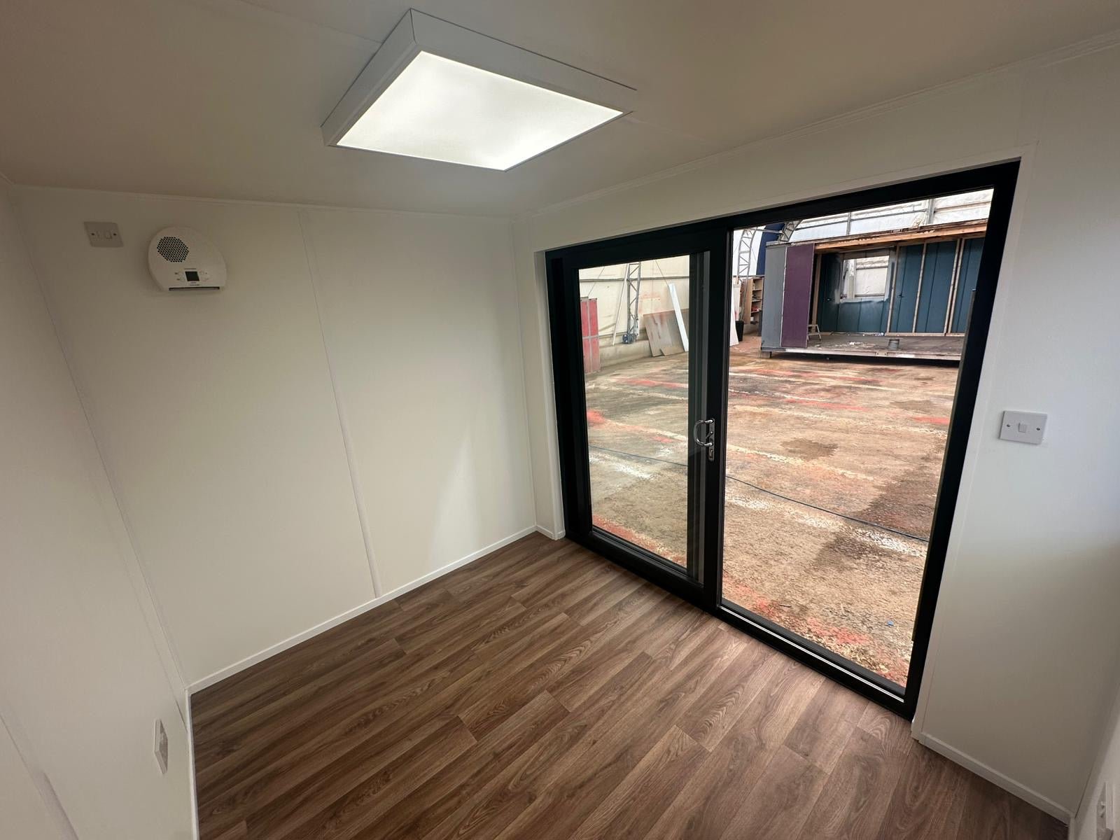 10x8 ft - CUSTOM OFFICE / GARDEN ROOM - Open Plan - Portable Building - Picture Window - No 1455 - Image 6