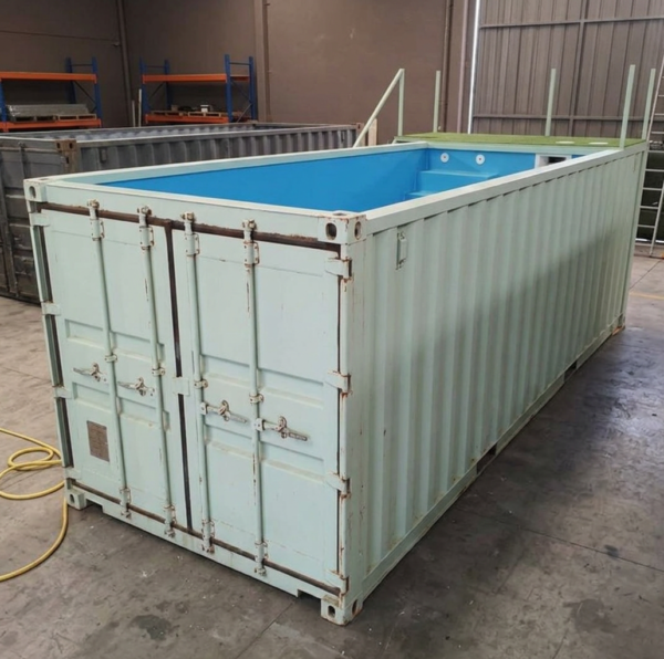 angle-d9b4d292-5f1b-4138-a64c-2d5a205100b2-3-9d7bbb91.png 30 FT Container Pool - Premium Build