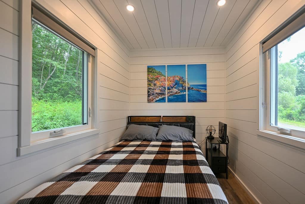 40ft Kennedy Luxury Container Home | 1 Bed 1 Bath Prefab Shipping Container House - Image 17