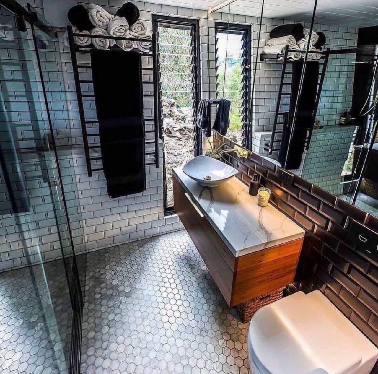 Luxury 1BHK Duplex Container Home with Spacious Outdoor Deck, Fully Furnished Modern Tiny House, Prefab Steel Family Home - Image 5