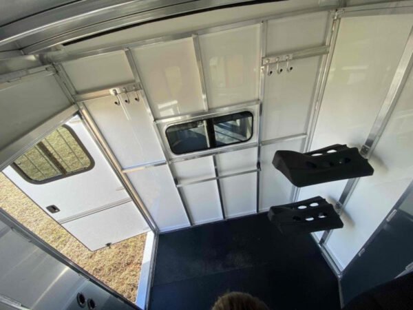 New2026 Sundowner CHARTER TR SE 2H BP Horse Trailer