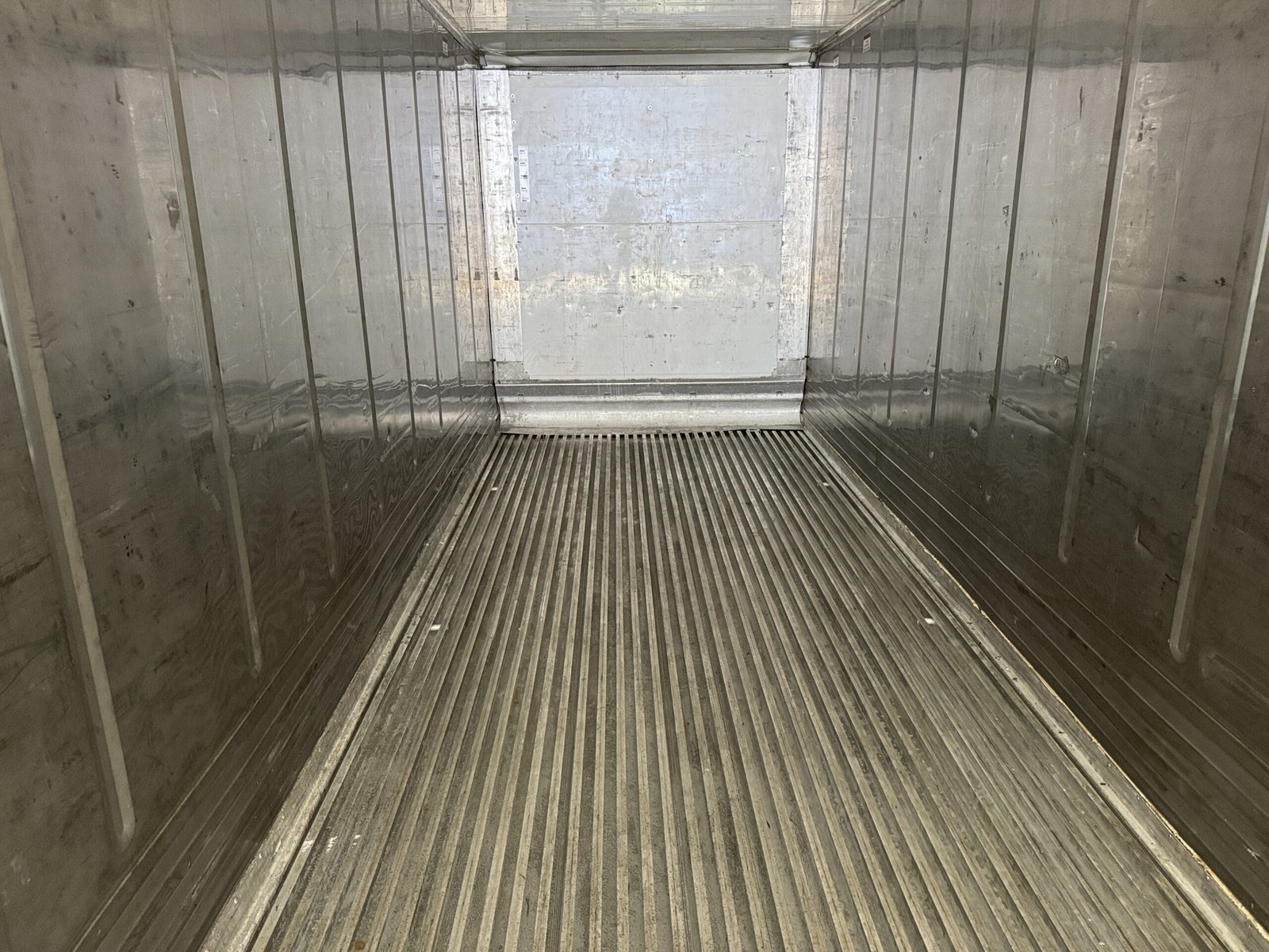 40ft As-Is High Cube Shipping Container - Wind & Watertight - White - Unit LNXU755574-1 - Image 4