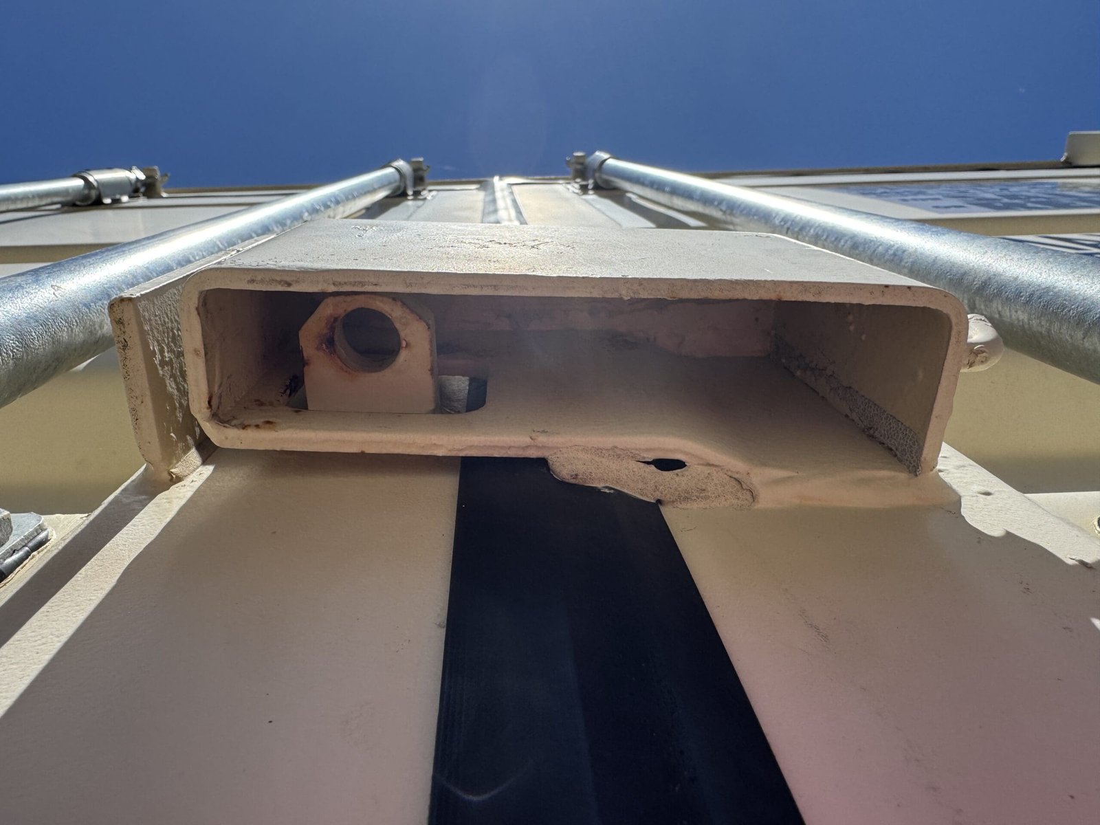 20ft Used Shipping Container - Wind & Watertight - Beige - Unit FXLU191476-9 - Image 6