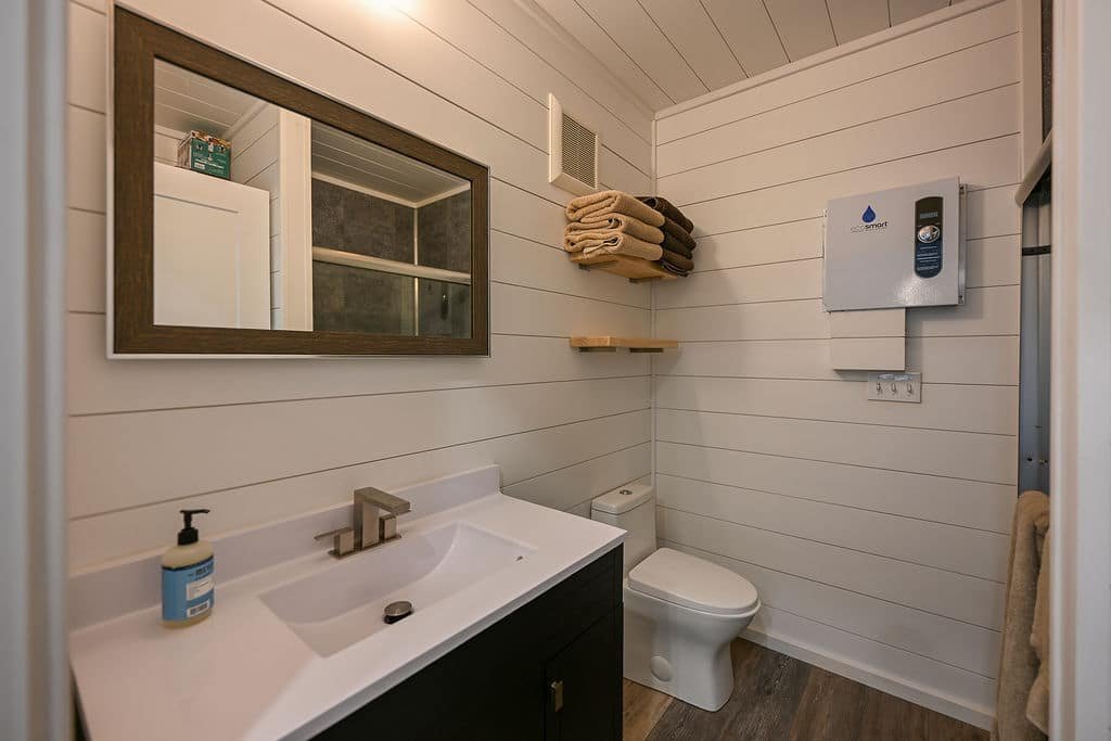 40ft Kennedy Luxury Container Home | 1 Bed 1 Bath Prefab Shipping Container House - Image 15