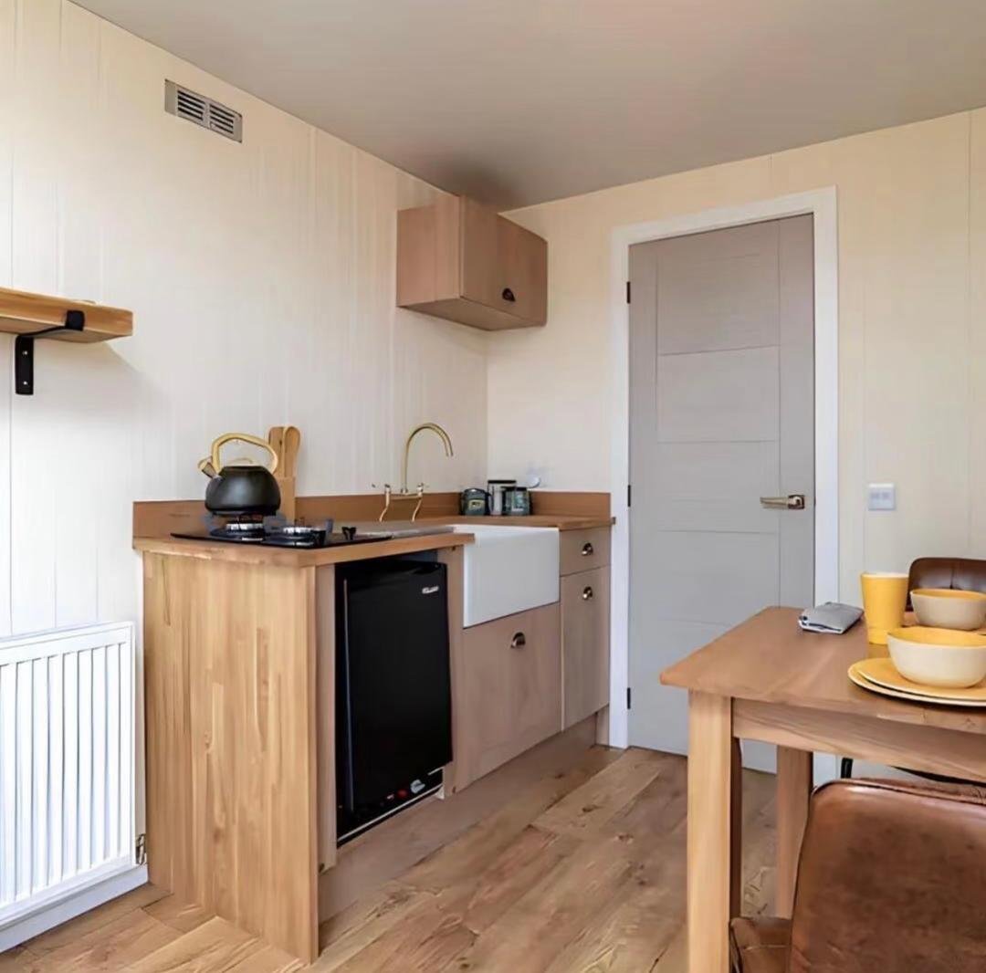 Modern Single-Storey Container House with Spacious Deck, Fully Furnished Portable Tiny Home, Disaster-Resistant Prefab Family House - Image 6
