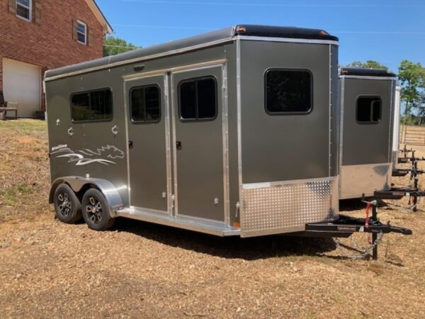 img_4807_ryy4jl19p.jpg NewHomesteader 214FB 2 Horse Direct Load Warmblood Horse Trailer