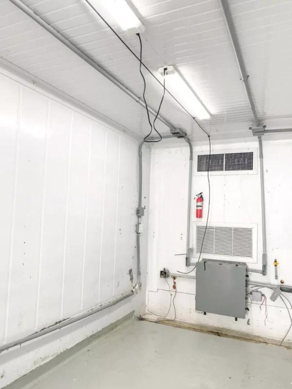40 Foot High-Cube Insulated Shipping Container with 5 Ton Bard HVAC